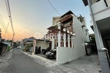 Rumah 3 lantai Furnished Seturan, Yogyakarta dekat UGM