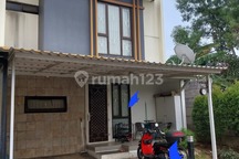 Dijual Cepat Rumah 2 Lantai ,Lokasi Strategis di Nusaloka BSD