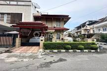 Villa Hook Murah Komplek Malibu Indah Polonia Lingkungan Nyaman dan Tenang Lokasi Dekat Palace Residence, Riverview & Helios Polonia