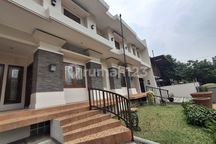 Hunian Premium Pondok Indah 3 Lantai Dekat Taman