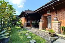 Rumah Serasa Villa Desain Jawa dengan Pendopo Kadipiro Solo