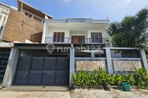 Rumah 2 Lantai Cantik Terawat Daerah Sumber