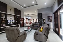 Rumah Bagus Terawat Semi Furnished Solo Baru