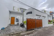 Bpf1716 Vila Tropis Kontemporer 5kt Dengan Ruang Tamu Terbuka Dan Kolam Renang 