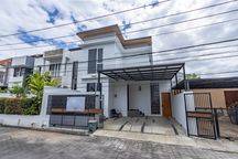 Rumah Modern Plafon Tinggi 4BR Di Ungasan Area Strategis