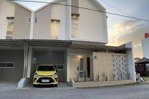 Rumah Baru 2 Lantai Semi Furnish Di Cluster Purbayan Baki