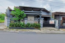 Rumah Bagus 1.5 Lantai Dekat Kampus Unisri