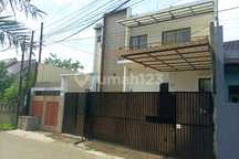 Rumah 2 Lantai Bagus di Cinere Limo Depok R1704