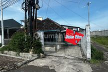 Rumah Jadoel Pinggir Jalan Garut Kota