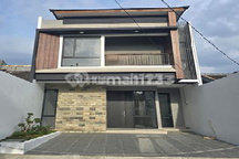 Rumah Modern Tropical House Dalam Cluster di Graha Raya Bintaro