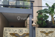 Rumah Modern 2 Lantai Strategis Br Renof Graha Sunan Ampel Wiyung
