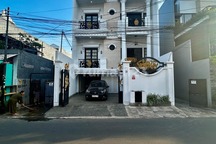 Dijual Rumah 3 Lantai di Kebon Jeruk Jakarta Barat