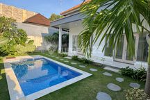 Rent/ Sewa Villa With Gardent di Canggu Kuta Bali