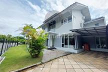 Disewakan Rumah 2 Lantai di Bukit Indah Sukajadi Boulevard