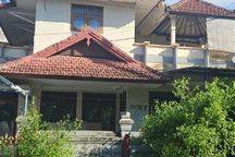 DIJUAL RUMAH LOKASI STRATEGIS DENGAN HARGA TANAH SAJA! 