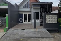 Rumah 15 menit ke Summarecon Mall Bekasi SHM Hadap Utara J-37989