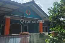 Rumah Luas 3 Kamar 15 Menit ke Gerbang Tol Jatiasih Hadap Timur J40626