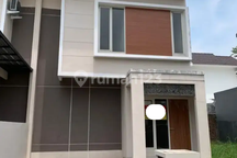 Rumah 2 Lantai Baru Unfurnished SHM di Perumahan Graha Alexandria, Dukuh Tengah Timur, Dukuhtengah, Kec. Buduran, Kabupaten Sidoarjo, Sidoarjo