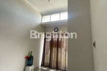 RUMAH TENGAH KOTA BERNUANSA MINIMALIS ELEGAN LOKASI DALAM PERUMAHAN REGENCY AMAN NYAMAN HARGA NEGO