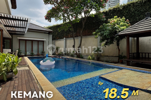 Dijual Rumah Tropical Bagus di Kemang Dalam Komplek Ada Pool