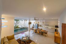 2 Bedrooms Villa For Rent In Seminyak Central - Panggung Sari