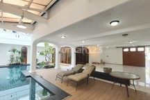 Rumah Menteng Lokasi Tenang Siap Huni Dekat Taman Parkir Banyak