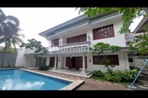 Rumah First Class Menteng 2 Lt Kamar 8 Parkiran 10-15 Mobil