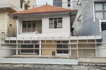 Rumah 2 Lantai di Tengah Kota, Siap Pakai, Model Vintage