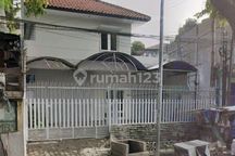 Rumah 2Lt di Tengah Kota, Jalan Raya, Siap Pakai