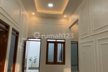 Rumah Elegan Siap Huni di Perumahan dengan Akses ke Jalan Raya Dekat, Lokasi di Gentan Sukoharjo Jawa Tengah