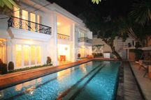 Rumah Mewah 2 Lantai di Taman Aries Kembangan