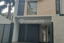 Kemang Rumah Brand New 2.5Lantai 100Meter ke Kemang Raya Tidak Banjir Jakarta Selatan