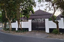 Rumah Hook Dekat Jalan Ijen