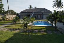 Villa los pantai perancak negara