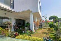 Rumah mewah dengan kolam renang candraresmi di Kotabaru bandung