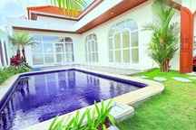 3 Kamar Tidur Villa Di Pererenan. Pemandangan Sawah Dan Matahari Tenggelam