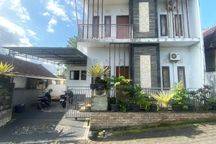 Rumah 2 Lantai 5 Kamar Tidur Furnished Abianbase Badung