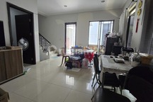 Rumah Green Lake City 2 Lantai 198m² , Shm, Bagus