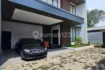 Brand New Full Furnished dengan Rooftop 200 Meter ke MRT Haji Nawi.