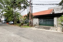 Hitung Tanah Senayan! Dijual Property Rumah Hunian Hitung Tanah dengan Harga Menarik di Area Premium Elit Lokasi Strategis Prime di Area Senayan, Kebayoran Baru, Jakarta Selatan