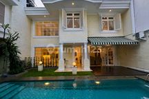 Disewakan Rumah Luas Full Furnished dengan Private Pool