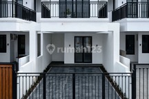 Rumah Mewah Lokasi Strategis Bintaro Sek 2