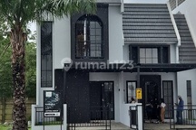 Rumah 2 Lantai Denaila Park ( Dnp ) Menganti Gresik .ciamik Pool