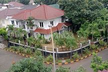 Rumah Hook 529 M² di Puspitaloka BSD - Taman Luas Depan Belakang