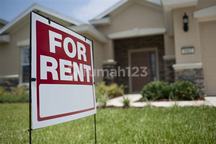 Rumah di Nol Jalan Sentot Prawirodirjo Jember depan Aston Hotel