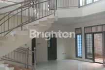 Rumah besar 2 lantai depan Big Mall
