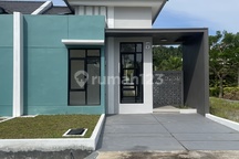 Rumah Hook Cantik Dekat Rumah Sakit Universitas dan Stadion