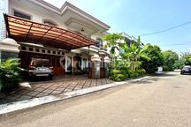 Dijual Rumah Dalam Komplek di Tebet One Gate System Akses Jalan3 Mobil Lingkungan Tenang dan Nyaman Lokasi Strategis