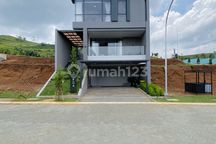 Rumah Baru Suasana Asri di Surawisesa Kota Baru Parahyangan
