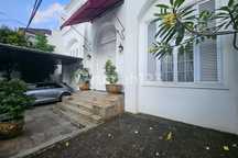 Disewakan Rumah Mewah Menteng Lokasi Strategis